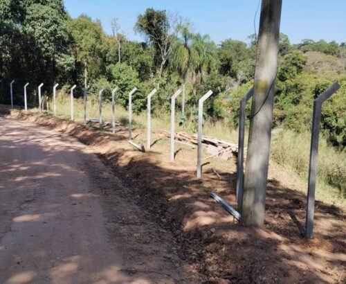 alambrado com mourões de concreto