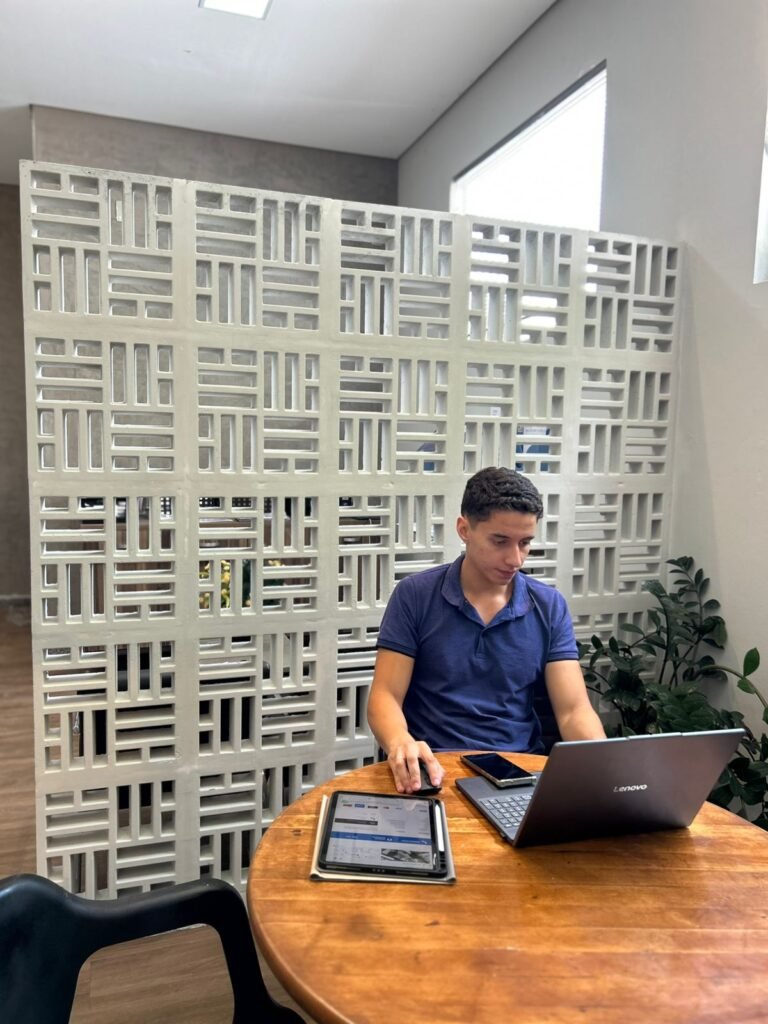 paraede cobogo em escritorio